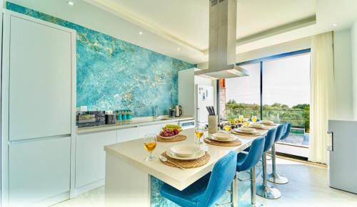 Dapur atau dapur kecil di Luxury Villa with Pool in Kalkan