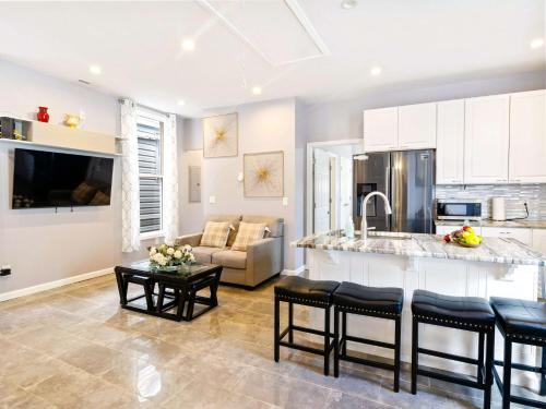 Η κουζίνα ή μικρή κουζίνα στο 8 Mi Louisville New Albany Home