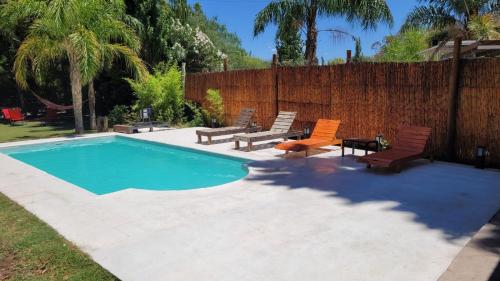 Bazén v ubytování La Cholita Villa Tacu nebo v jeho okolí