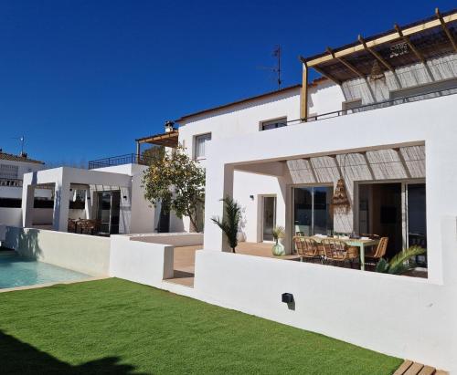 Villa Gorgot with a pool and private parking
