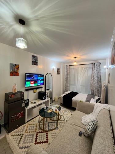 TV a/nebo společenská místnost v ubytování Tsavo Residence