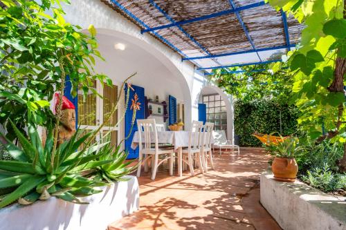 Zahrada ubytování Casa Porozina - Cozy Apartments & Rooms - Paradise Beach 300m