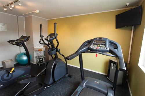 a gym with two exercise bikes in a room at Hotel Focus SFO in South San Francisco