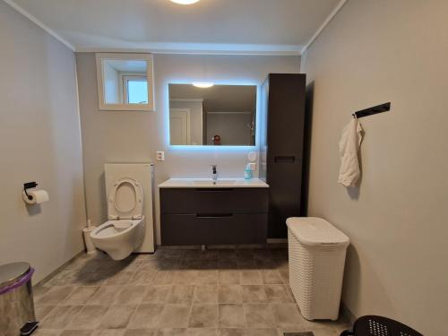 Bilik mandi di Apartment newly built with parking