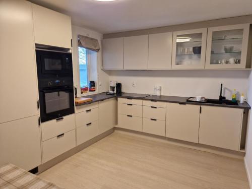 Dapur atau dapur kecil di Apartment newly built with parking