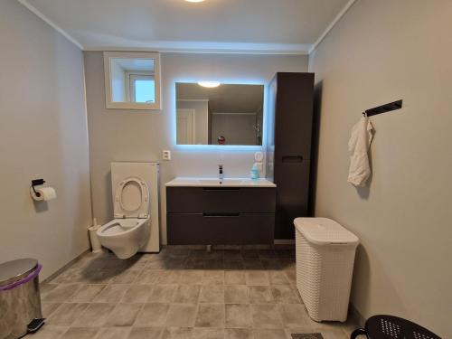 Bilik mandi di Apartment newly built with parking