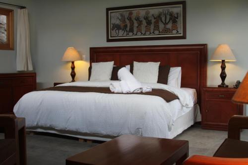 A bed or beds in a room at Casa Alamillo Hotel Boutique