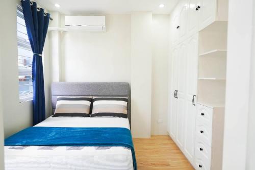Gambar di galeri bagi Luxurious Place Cozy Spacious Family Suite with WIFI near SM Lucena di Silañgang Mayao