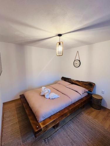 a bedroom with a bed with two towels on it at Conacul Perla Bratiei in Cîndeşti