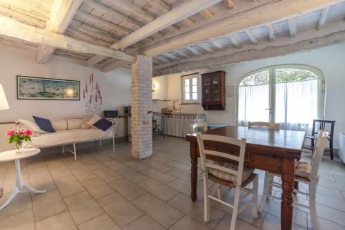 a kitchen and living room with a table and a couch at Relais Del Lago in Capannori
