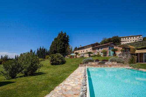 a house with a swimming pool in a yard at Relais Del Lago in Capannori