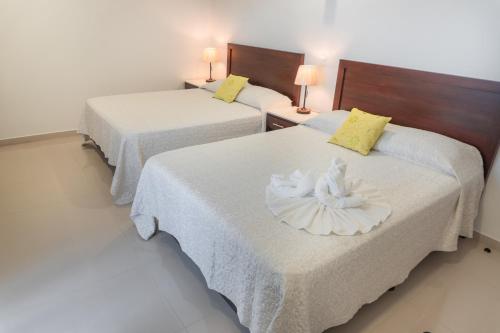Ein Bett oder Betten in einem Zimmer der Unterkunft Hotel Arenal by Regina