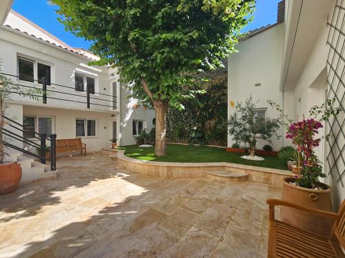 T2 climatisé à 50m du port et de la plage