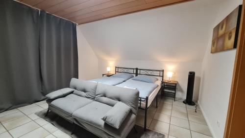 Postel nebo postele na pokoji v ubytování Gästehaus Zimmer #7 Jülich