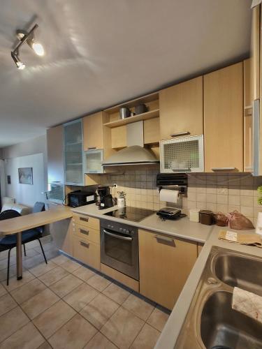 Η κουζίνα ή μικρή κουζίνα στο La Suite Apartment