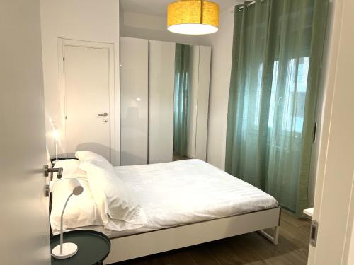 Giường trong phòng chung tại MilanoFlats - New Lomellina Apartment