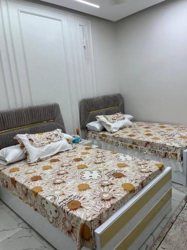 two beds sitting next to each other in a room at Eshyan Guest House in Aswan