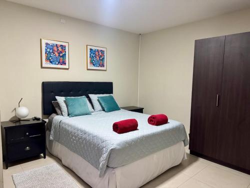 Ένα ή περισσότερα κρεβάτια σε δωμάτιο στο Moderno, acogedor y privado, en San Salvador