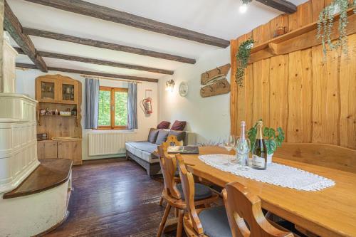 Χώρος καθιστικού στο Alpine Chalet Metka at Lake Bohinj - Happy Rentals