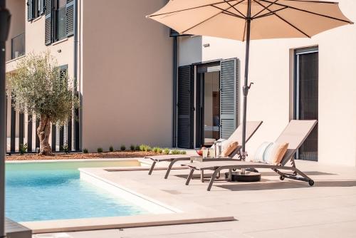 Bazén v ubytování Andrea Deluxe Apartment with Pool nebo v jeho okolí