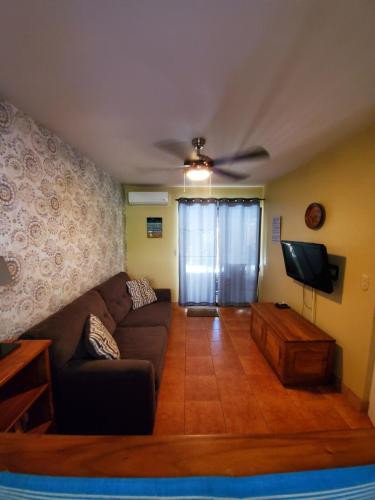 TV a/nebo společenská místnost v ubytování Spacious Loft with Pool and Great Outdoor Areas