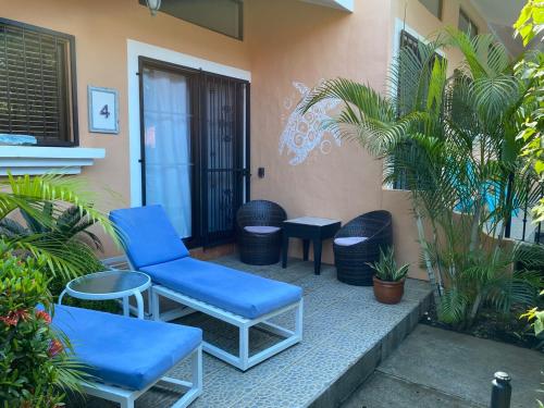 Zahrada ubytování Spacious Loft with Pool and Great Outdoor Areas