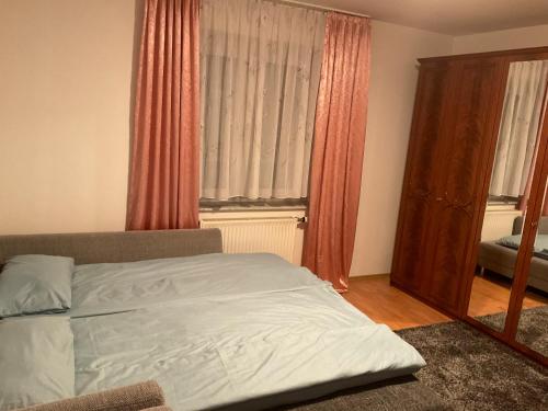 Ένα ή περισσότερα κρεβάτια σε δωμάτιο στο 2 Zimmer Gästewohnung