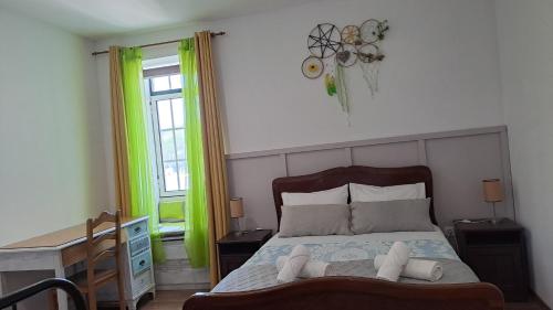 a bedroom with a bed with two towels on it at Casa 4P - House4People - Alojamento Local in Penacova