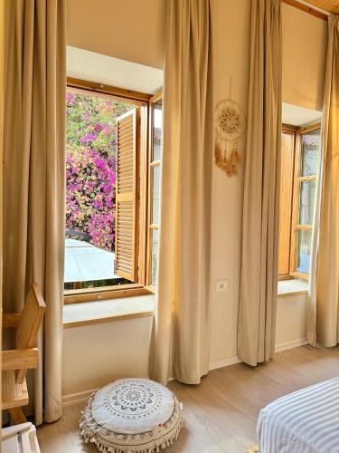 a bedroom with a bed and a window at Old Town Suites Muradie in Vlorë