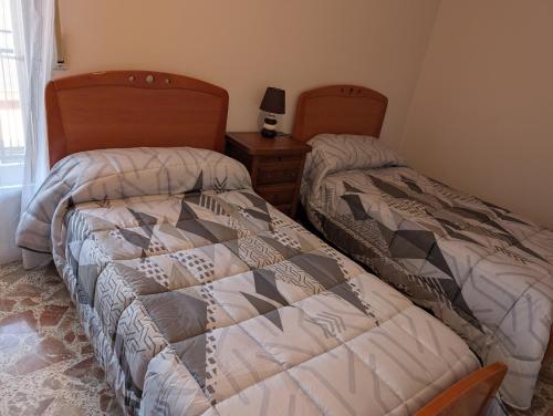two beds sitting next to each other in a bedroom at la erilla vieja in Navarrevisca