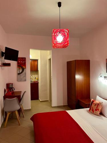 a bedroom with a bed and a red lamp at Bella Vista in Balíon