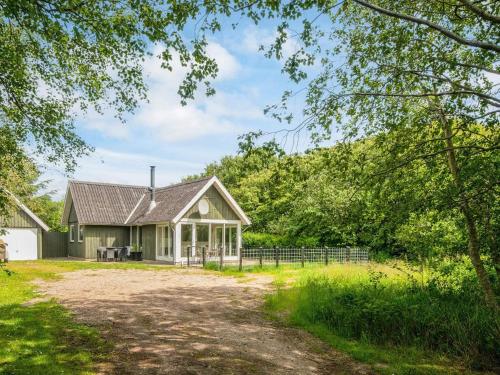 a farmhouse with a dirt road in front of it at Tranquil Retreat in Romo - By Traum Ferienwohnungen in Toftum