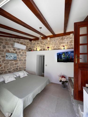 Apartment STONE by City Walls, unique view, perfect for 2