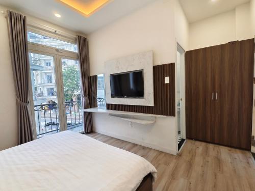 The White Delux Hotel