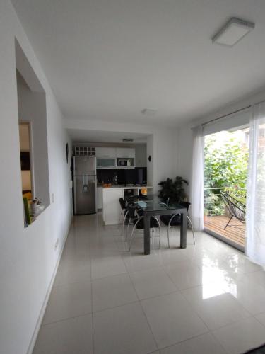 a kitchen and dining room with a table in a room at Departamento En Tigre in Tigre