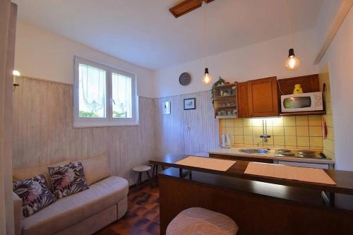 Apartments with parking space Banjol, Rab - 24672