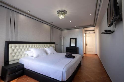 Postel nebo postele na pokoji v ubytování Elegant & Cozy 3BR, Residence privé Home Matya