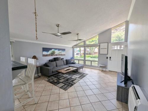 Gallery image of Top Spots Paradise Getaway 2 Min From Beach! in Waianae