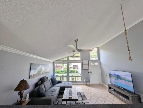 Gallery image of Top Spots Paradise Getaway 2 Min From Beach! in Waianae