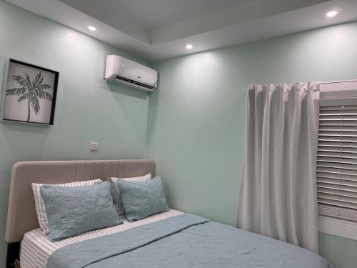 Cama o camas de una habitación en Luxe Oasis