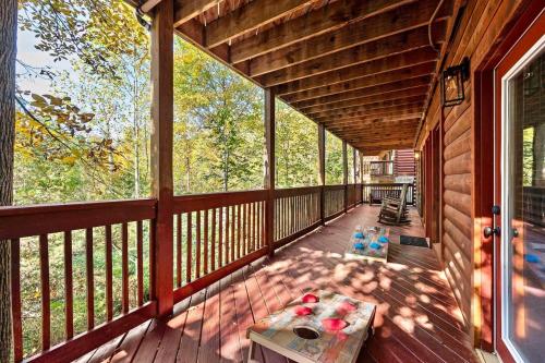 Kate's Cabin - 3 min to Dollywood! Cabin with Hot tub, Game Room, and Resort Pool! photo 8
