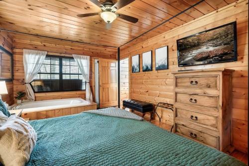 Kate's Cabin - 3 min to Dollywood! Cabin with Hot tub, Game Room, and Resort Pool! photo 24