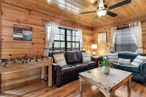 Kate's Cabin - 3 min to Dollywood! Cabin with Hot tub, Game Room, and Resort Pool! photo 28