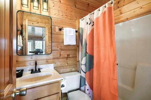 Kate's Cabin - 3 min to Dollywood! Cabin with Hot tub, Game Room, and Resort Pool! photo 39