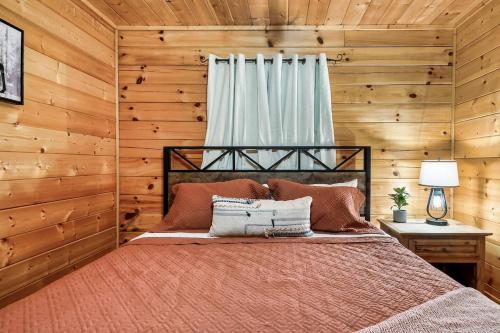 Kate's Cabin - 3 min to Dollywood! Cabin with Hot tub, Game Room, and Resort Pool! photo 37
