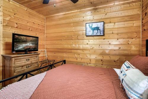 Kate's Cabin - 3 min to Dollywood! Cabin with Hot tub, Game Room, and Resort Pool! photo 38