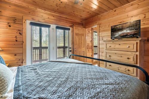 Kate's Cabin - 3 min to Dollywood! Cabin with Hot tub, Game Room, and Resort Pool! photo 33