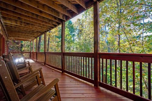 Kate's Cabin - 3 min to Dollywood! Cabin with Hot tub, Game Room, and Resort Pool! photo 35