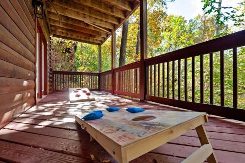 Kate's Cabin - 3 min to Dollywood! Cabin with Hot tub, Game Room, and Resort Pool! photo 36