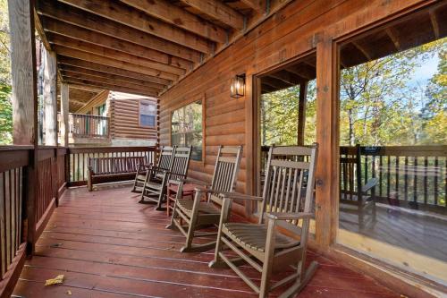 Kate's Cabin - 3 min to Dollywood! Cabin with Hot tub, Game Room, and Resort Pool! photo 34